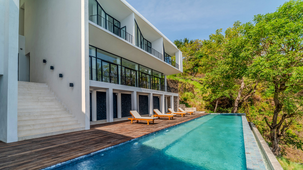 Elite Havens - Villa Kukenan - Lombok Indonesia - Relaxing pool area overlooking the ocean